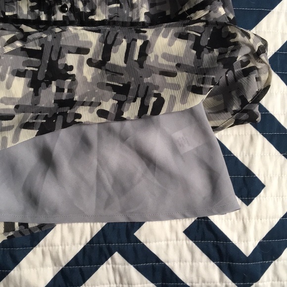 Grayscale Patterned Blouse - Picture 5 of 6